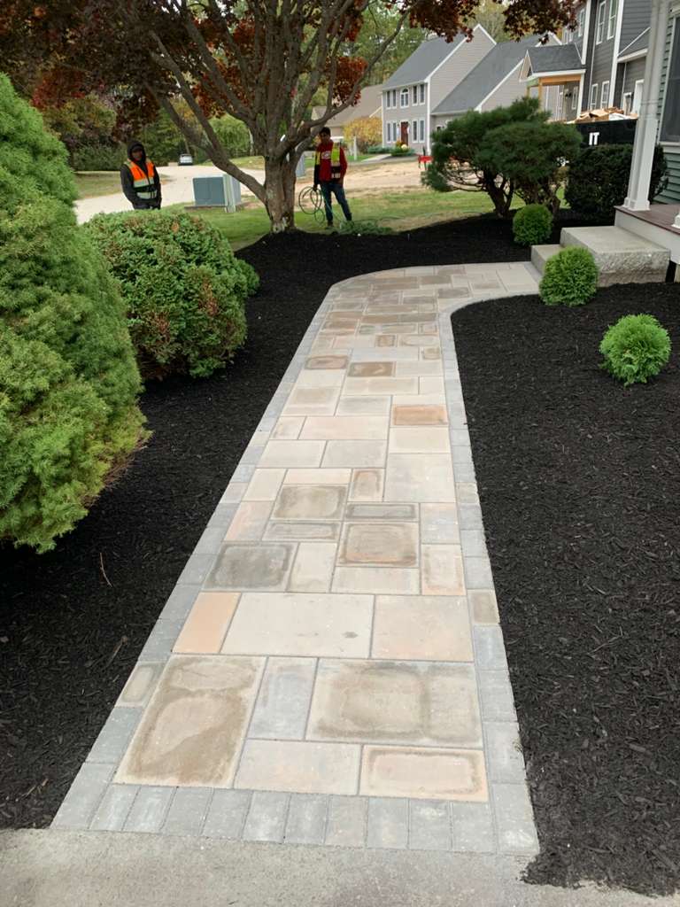 Weeding and mulching project 3 by Vasquez Landscaping